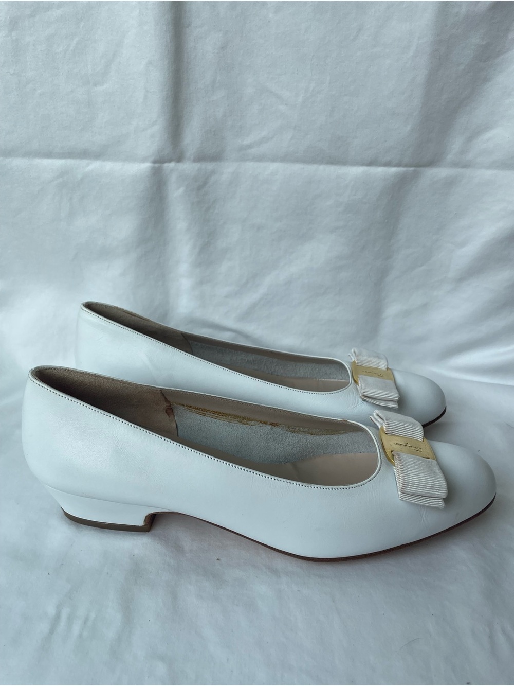 Vintage Ferragamo White Vara Bow Leather Ballet Flats